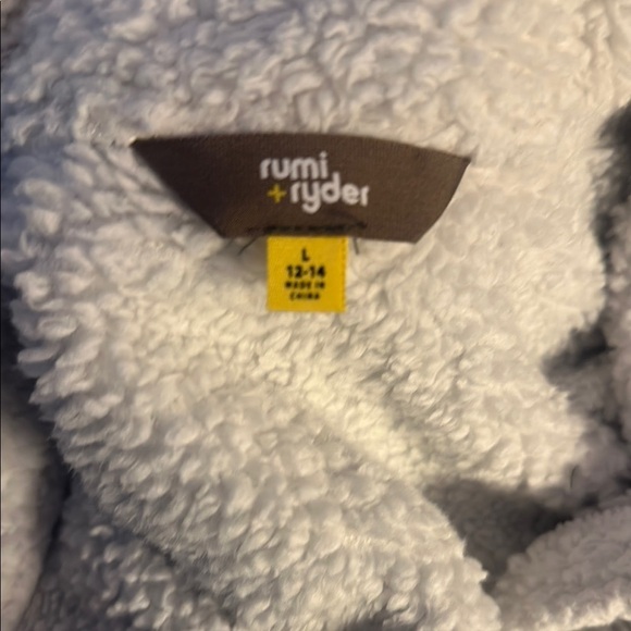 Umi White Plush Puffer Coat with Wide Collar - Picture 2 of 2